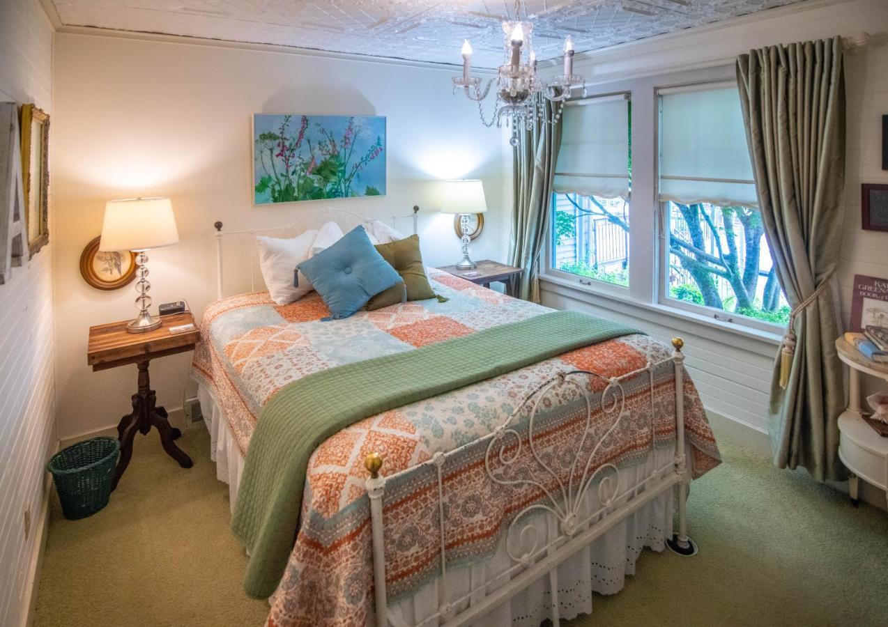 אסטוריה Clementine'S Guest House & Vacation Rentals מראה חיצוני תמונה