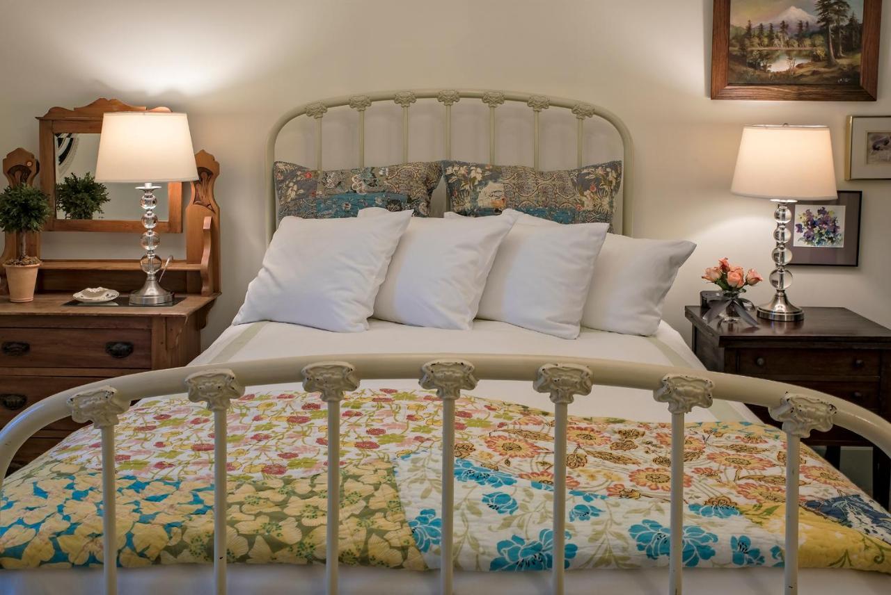 אסטוריה Clementine'S Guest House & Vacation Rentals מראה חיצוני תמונה