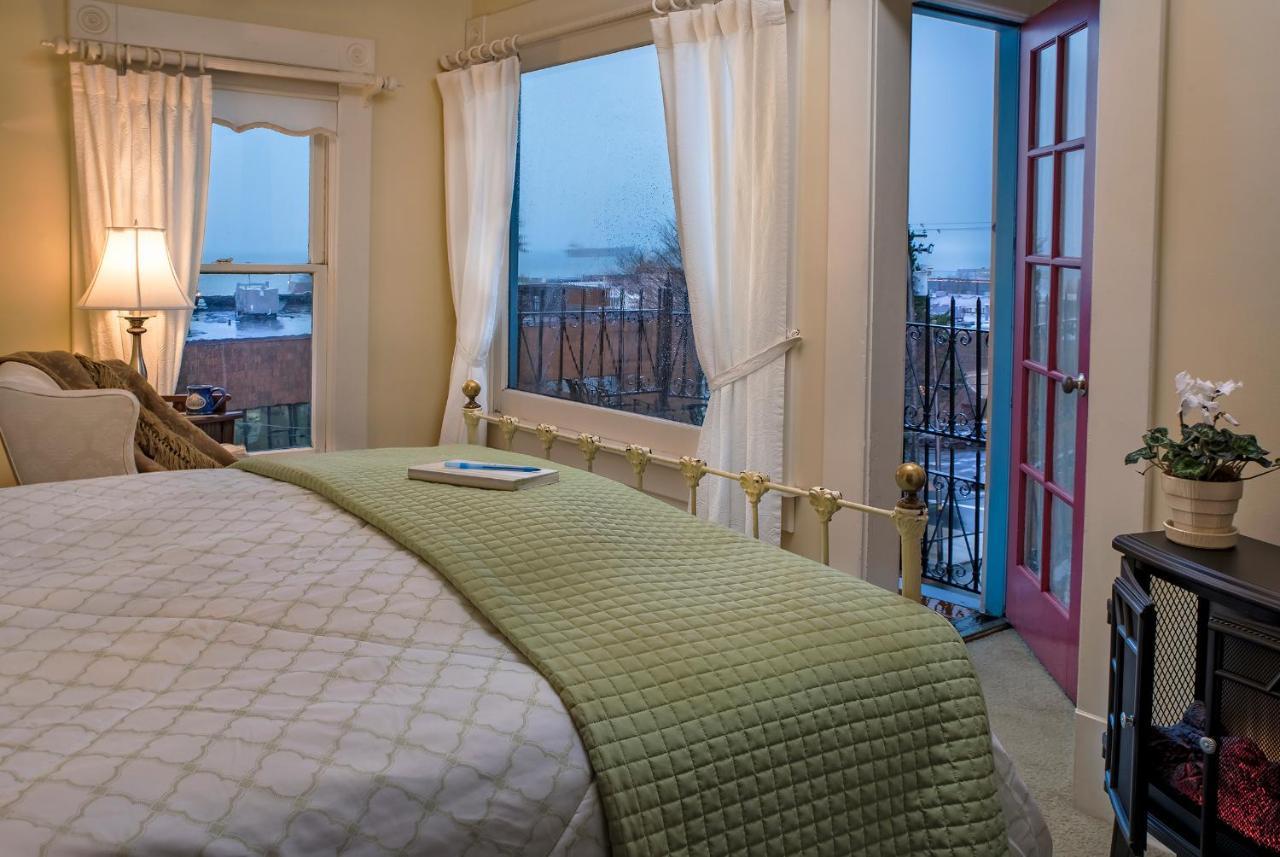 אסטוריה Clementine'S Guest House & Vacation Rentals מראה חיצוני תמונה