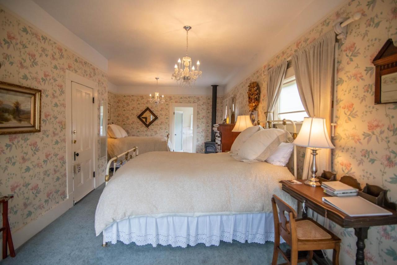 אסטוריה Clementine'S Guest House & Vacation Rentals מראה חיצוני תמונה