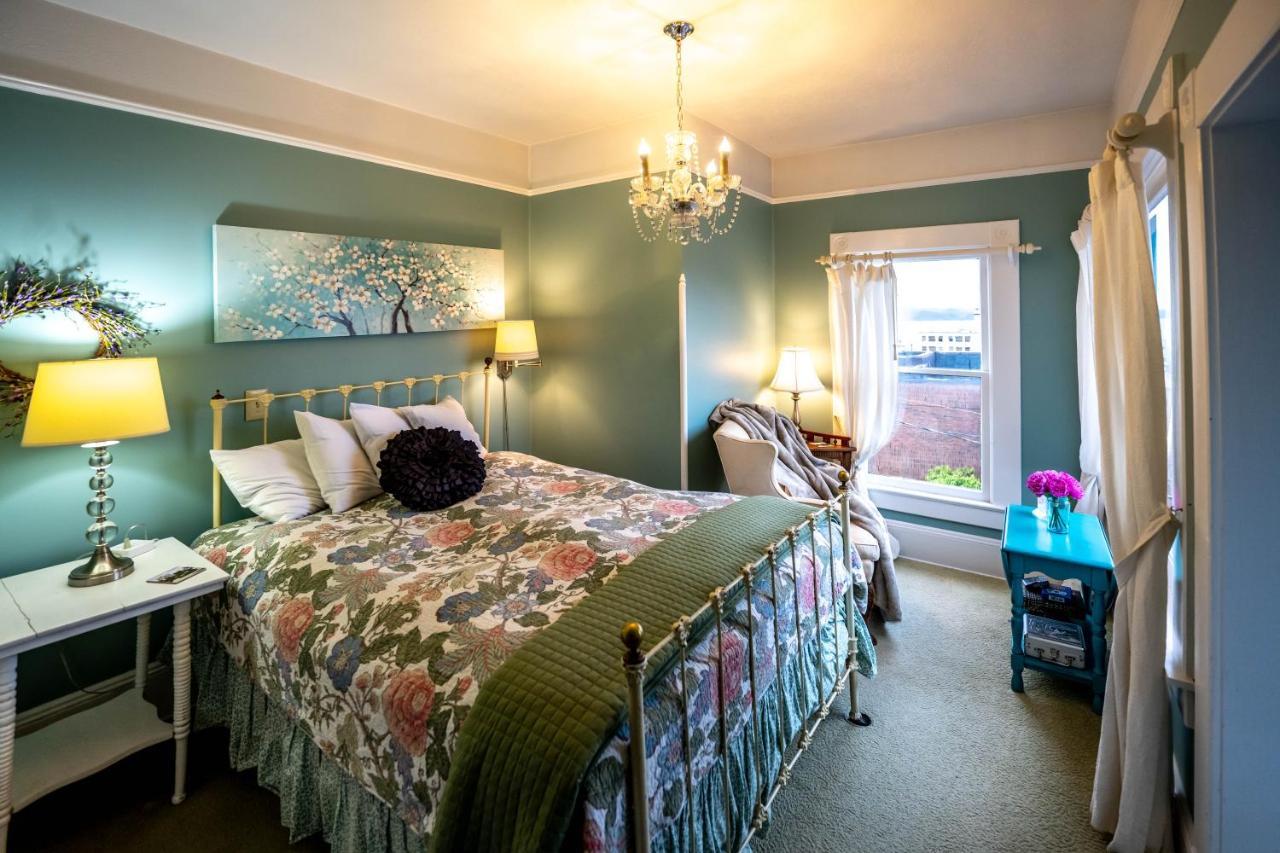 אסטוריה Clementine'S Guest House & Vacation Rentals מראה חיצוני תמונה