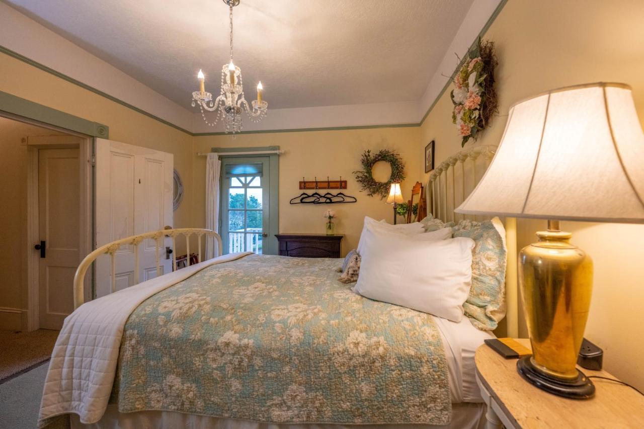 אסטוריה Clementine'S Guest House & Vacation Rentals מראה חיצוני תמונה