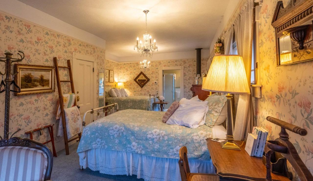 אסטוריה Clementine'S Guest House & Vacation Rentals מראה חיצוני תמונה