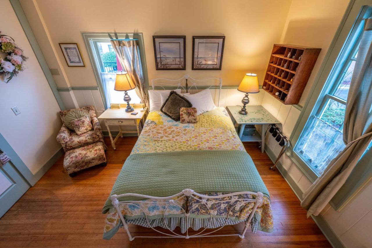 אסטוריה Clementine'S Guest House & Vacation Rentals מראה חיצוני תמונה