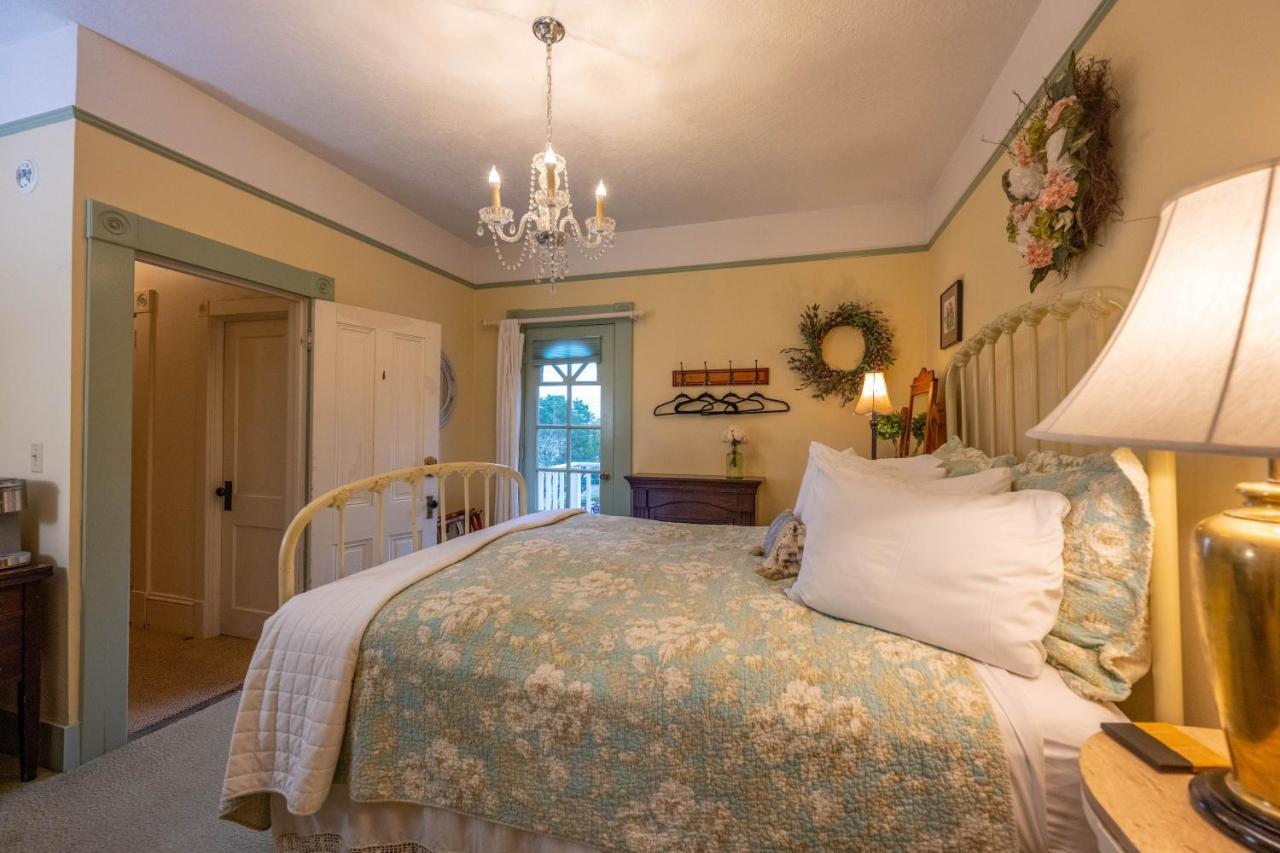 אסטוריה Clementine'S Guest House & Vacation Rentals מראה חיצוני תמונה
