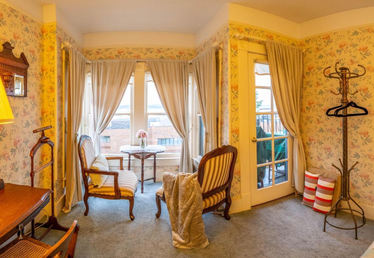 אסטוריה Clementine'S Guest House & Vacation Rentals מראה חיצוני תמונה