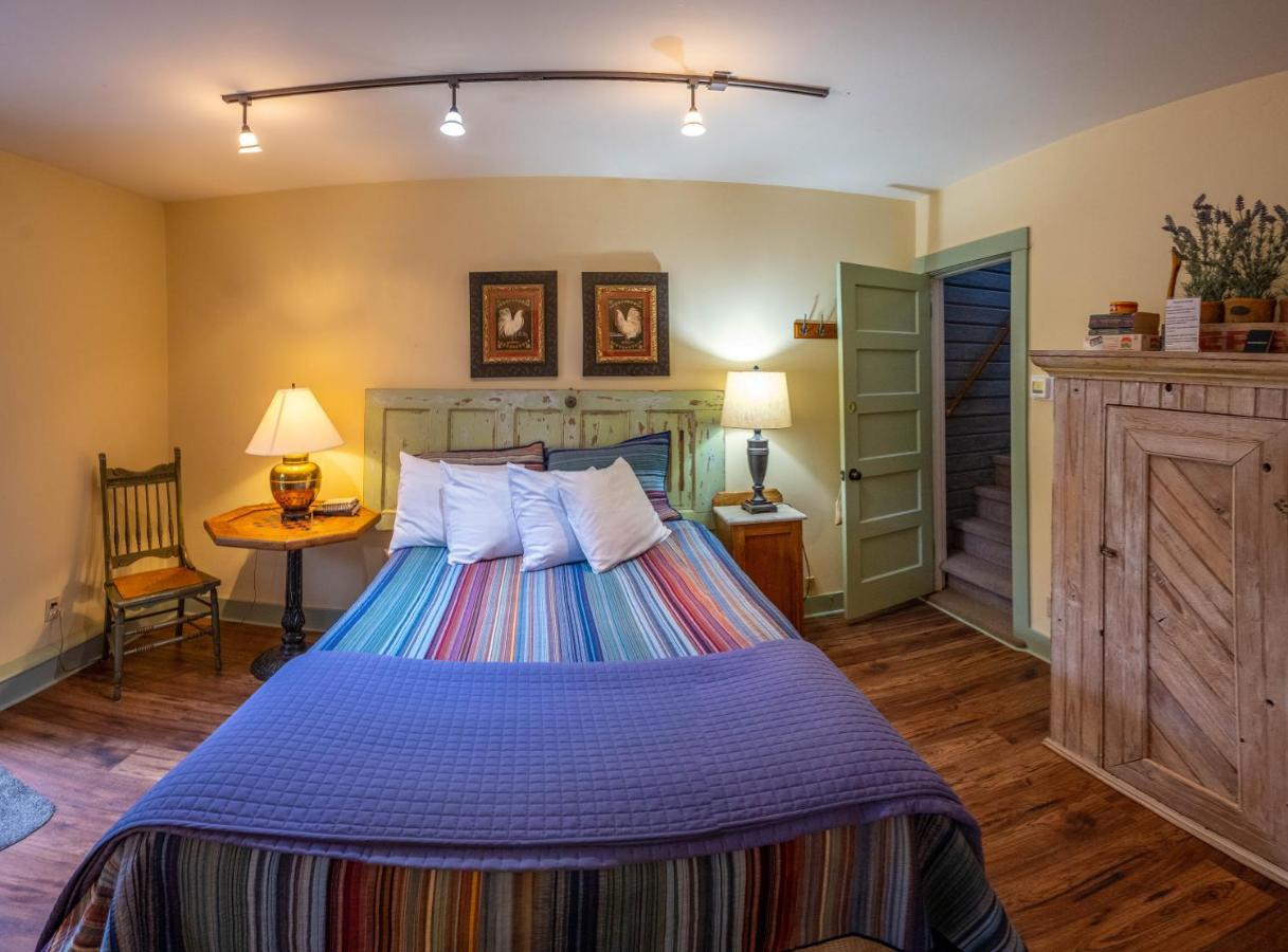 אסטוריה Clementine'S Guest House & Vacation Rentals מראה חיצוני תמונה