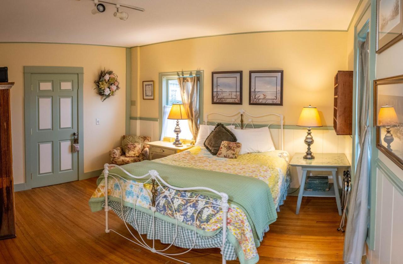 אסטוריה Clementine'S Guest House & Vacation Rentals מראה חיצוני תמונה