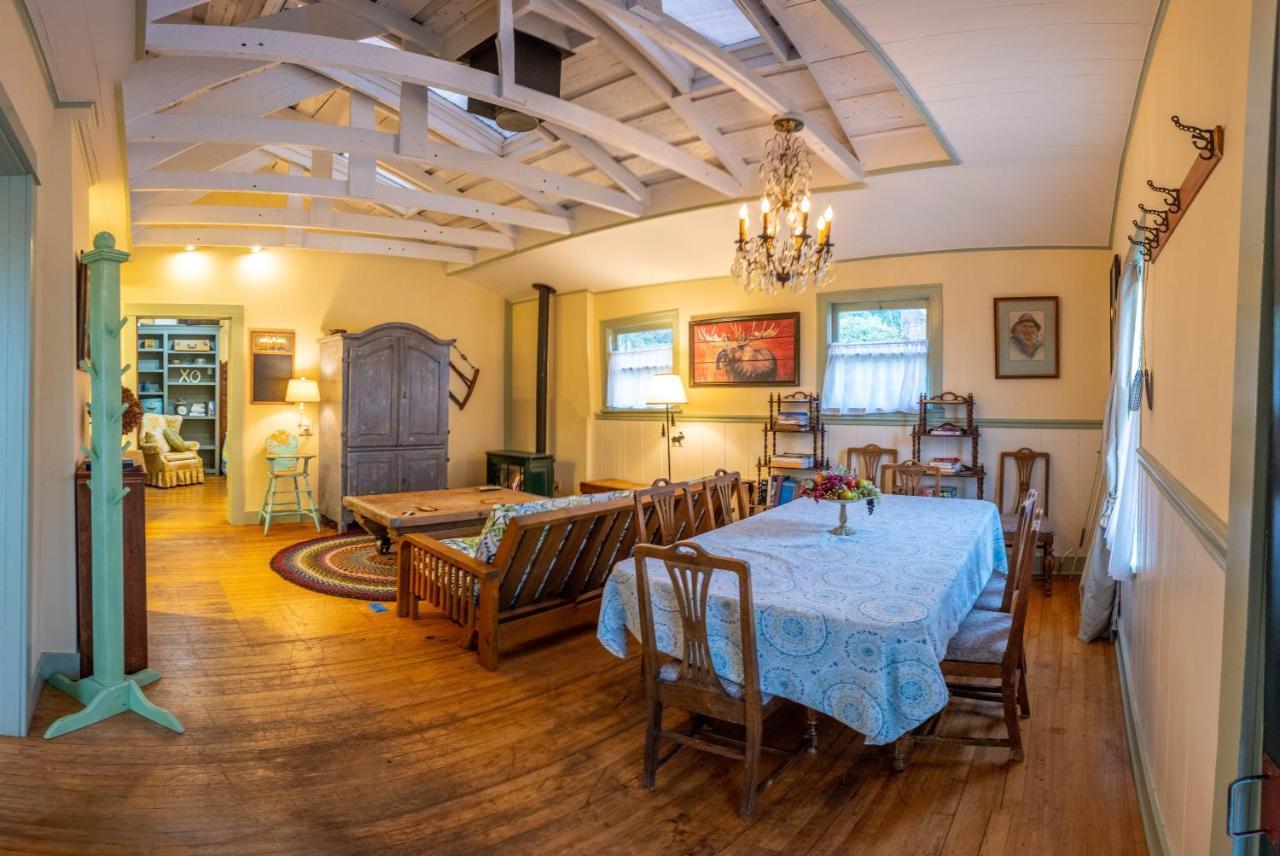 אסטוריה Clementine'S Guest House & Vacation Rentals מראה חיצוני תמונה