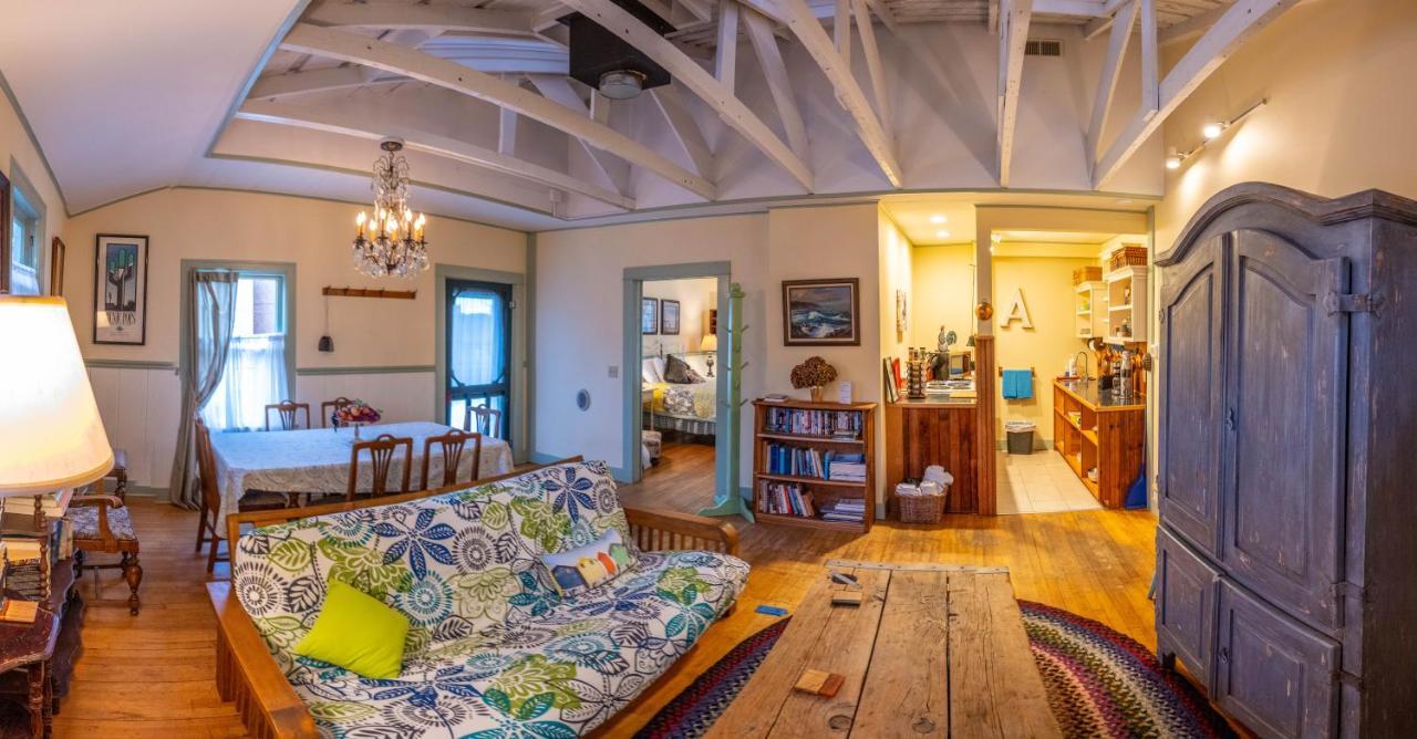 אסטוריה Clementine'S Guest House & Vacation Rentals מראה חיצוני תמונה